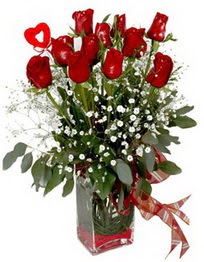  Van çiçek siparişi vermek  9 adet mika yada cam vazoda gül tanzimi kalp çubuk